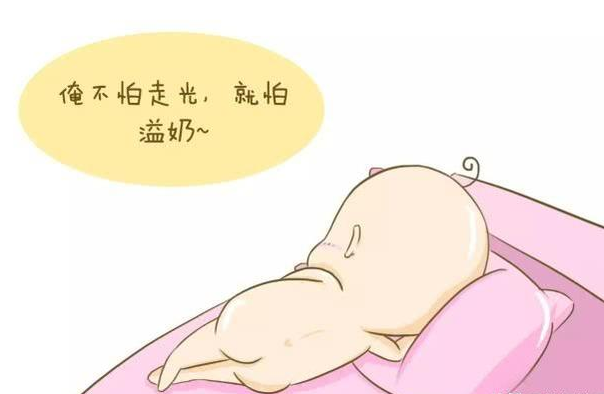 育兒知識：寶寶出現吐奶，懂行的媽媽會對寶寶做這些事